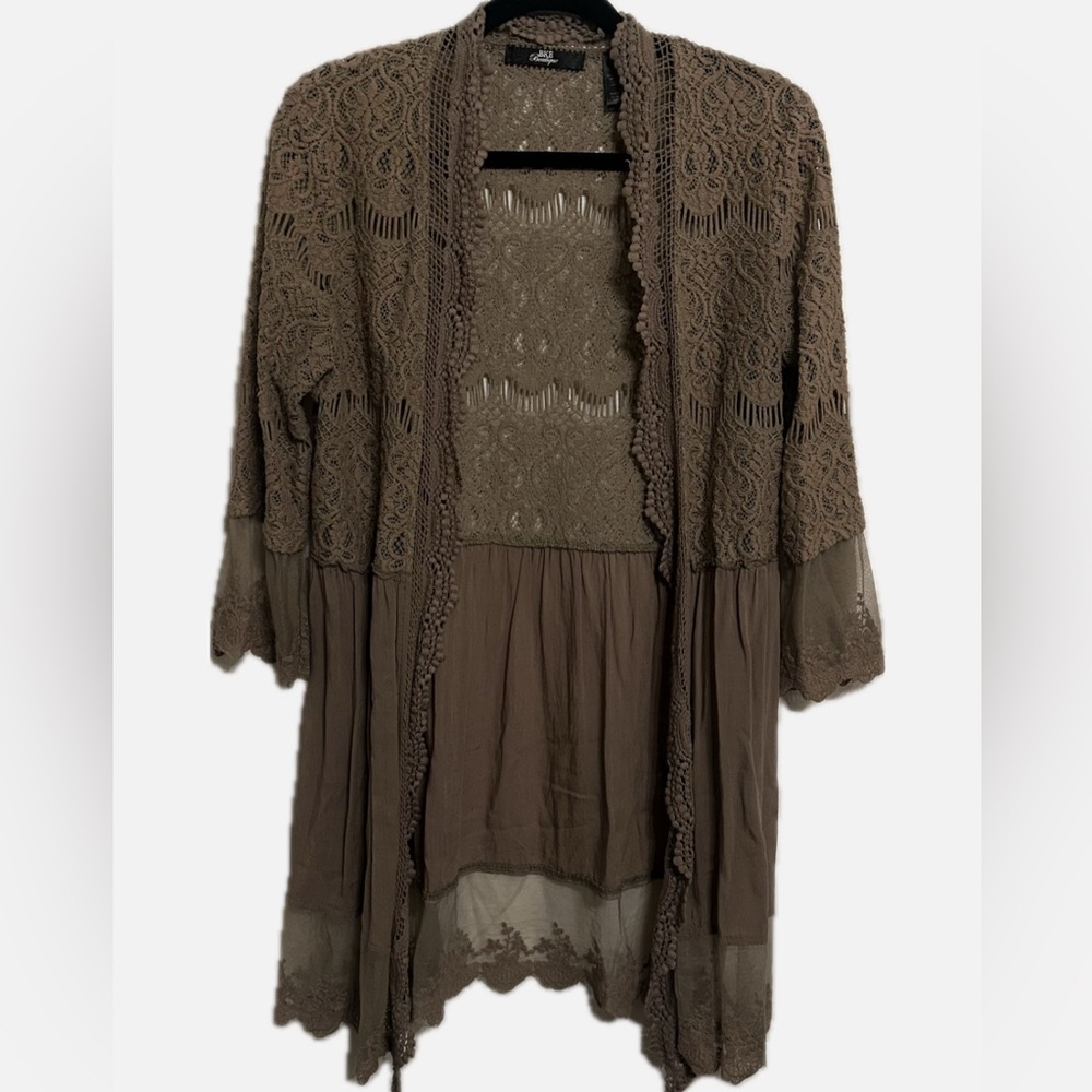 Medium mocha-brown BKE boutique lace kimono cardigan with butterfly lace detail